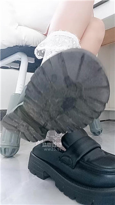 【依甜】贱狗伺候主人全家 260227-31