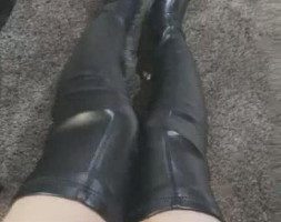 【VIVI】皮靴肉丝高跟下的狗畜牲