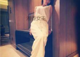 湘香女王长靴户外圣水淋浴贱狗