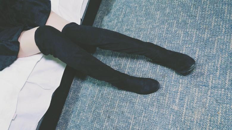 跪舔琪琪的长筒靴脏鞋底