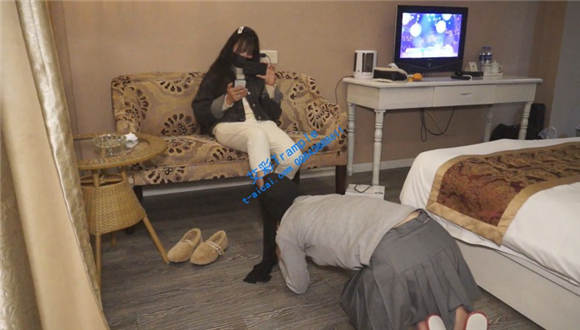 某商场服装导购员悦悦女主休闲装调教私奴