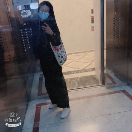 素女文员糖糖的初次调教之脚喂食篇