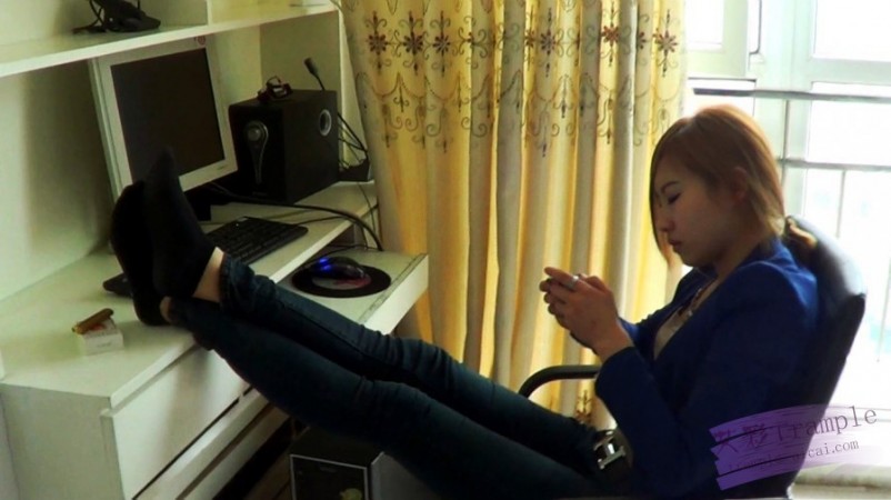 黑冰女王黑色棉袜脚踏人面脚垫