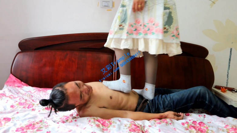 【冰时代奕潇】原味棉袜强迫窒息强行踩踏