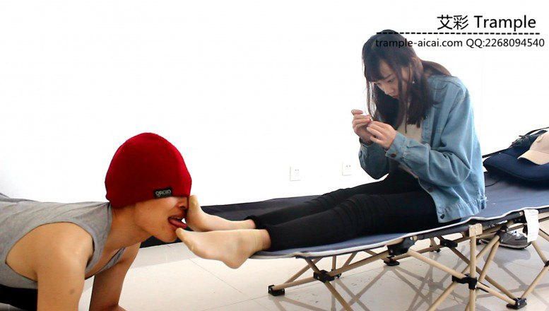 跪舔00后天使女主短肉丝！