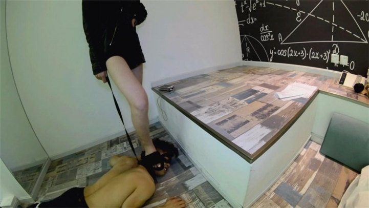 『奴隶岛』—前男友变舔脚狗