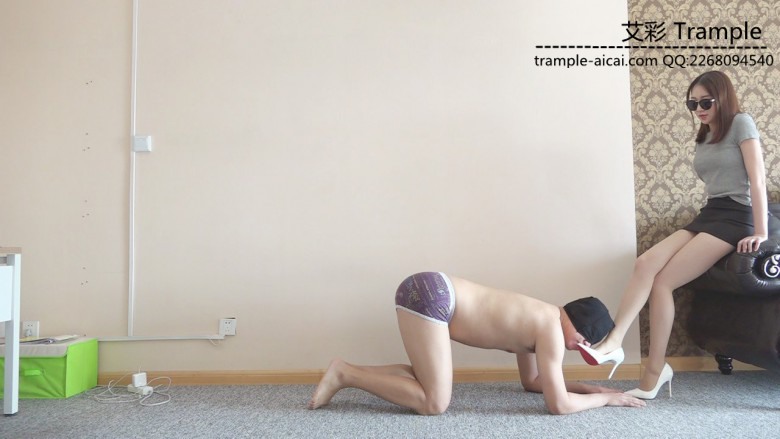 肉丝白色细高跟践踏+残酷插嘴调教