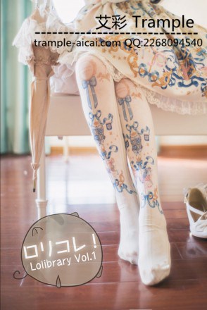 小萝莉超美白丝袜诱惑