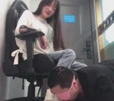 【开发素人】精神小妹文文深夜调贱畜 bf8596