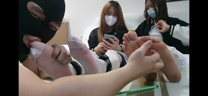 双人超长时间tk舔脚 YC-220521