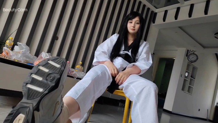 道服萌妹原味袜子踩踹狗挡 pov跺狗脸