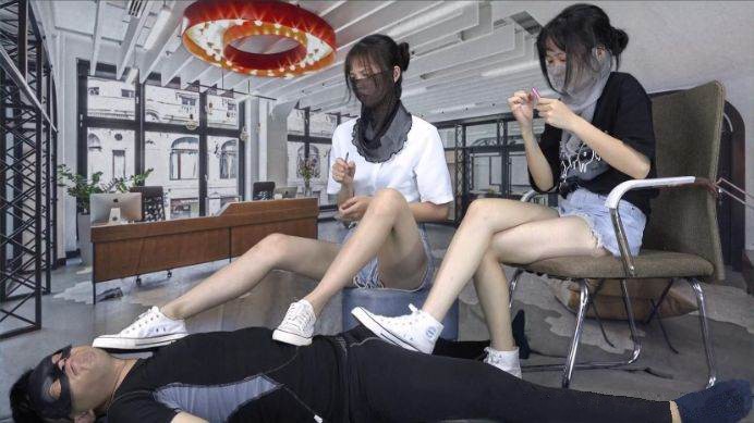 SM连续剧《女老大逗卧底》第一集【南国原创】3D立体拍摄剧情踩踏踢裆舔鞋YC-220620-2