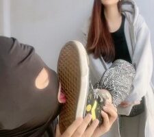 【辣妈S】户外让狗舔脏鞋底/圣水 bf19841