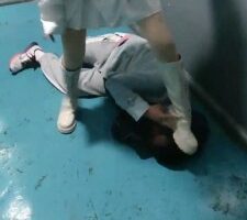 【丫丫】长靴楼道虐偷拍狂 bf20158