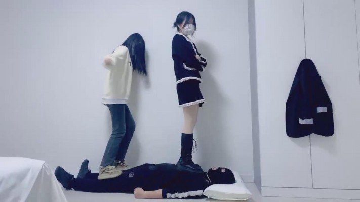 【精神小妹】6素人学生S全体重踩踏 bf21007