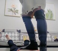 【飞扬女王】长靴高跟丝袜全体重踩踏 bf21338