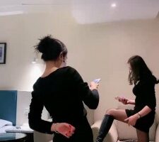 【丝绮】双S黑丝美腿踢踹/踩踏【双视角版】 bf22058