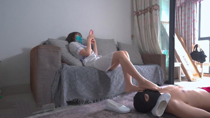 舔护士的臭丝袜脚【贝琳】护士小姐姐的脚刷 品尝护士鞋臭丝脚的味道 YC-230117-5