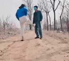 【高冷女帝】户外爆踹跟踪狂 bf25257