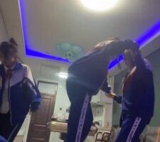 【精神小妹】4S学生主钉子鞋暴力踩跺-臭鞋袜封嘴 bf25354