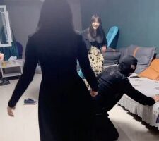 【精神小妹】素人S暴力踢踹-灌圣水 bf26623