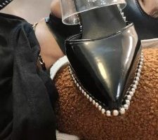 【玥野兔】高跟裸足踩脚垫狂舔  JS23053101