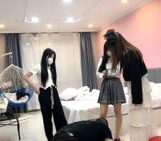 【文文】3学生S暴打班主任-踢踹/轮流喂口水咀嚼物 bf29108