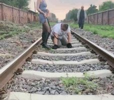 【领主老大】废弃铁道调偶遇路人/高跟全体重踩/骑马鞭打/咬胳膊 bf29474