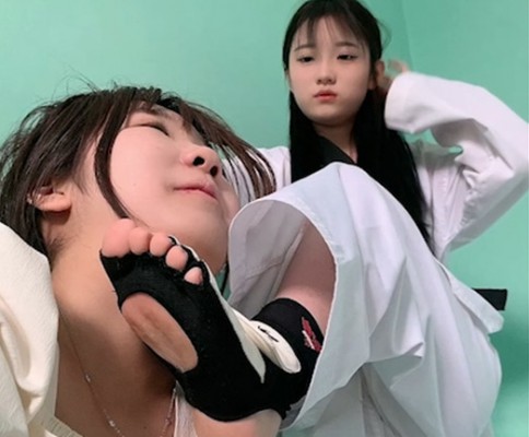 绝美中韩混血女学生生董小姐暴虐爱上自己的同班女M第一部