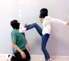 【精神小妹】素人学生调-重度踢踹/白袜塞嘴/踩狗爪/全体重踩 bf29898