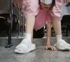 【小可可】母畜-狗爬转胯/舔闻白袜毛拖鞋/喝圣水/踩狗头 bf30074