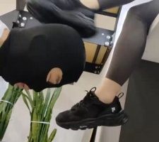 【辣姐】丝袜泡圣水/运动鞋裸足脚下奴 JS23081116