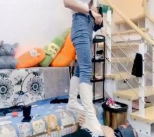 【兔兔大人】长靴各种全体重踩踏 bf33189