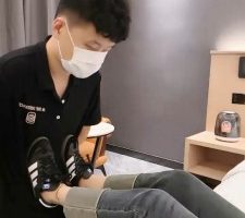 【彼岸花开】素人S运动鞋裸足踩踏 bf33236