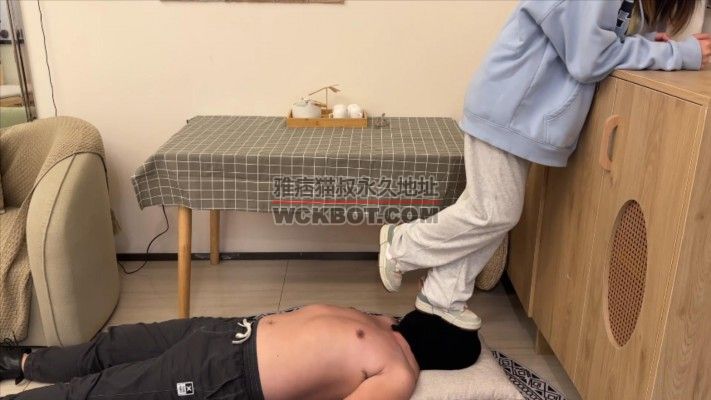 【00后小彤】日常运动后全体重踩踏，踩头踩脖子 YC-231013-10