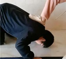 【小妍】坐脸窒息/跪舔脏鞋裸足/喝洗脚水 JS231124-14