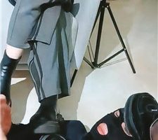 【文文文】双素人S-脚下脏鞋臭脚踩地毯狗【三视角版】 JS231226-1