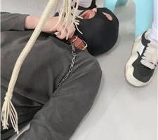 【酒精泡芙】素人学生S-及膝白袜运动鞋虐废物【二】 JS240316-6