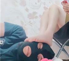 【颖颖】沉浸式裸足踩脚垫狗 JS240419-18