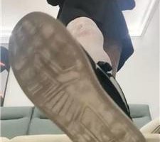 【婷婷】强制清理脏鞋/白丝踩虐/踢裆/赏赐圣水 bf42542