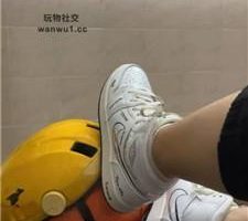 【奇了怪了】高帮鞋白袜踩地毯狗 JS240827-5