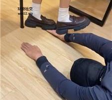 【文文文文】皮鞋白袜踩狗爪/抽耳光/脚插嘴【双视角版】 bf44699