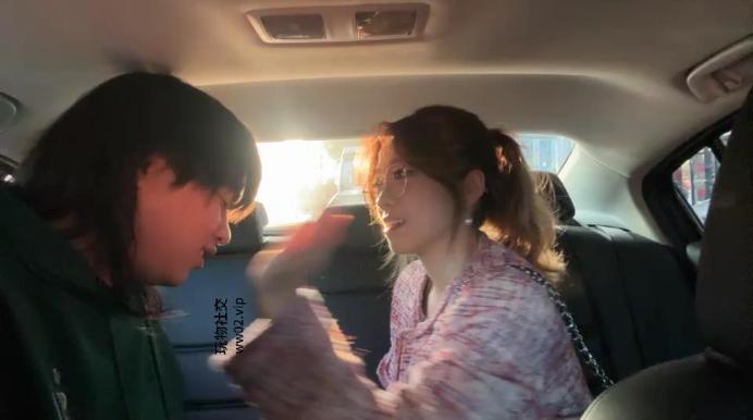 【素人挖掘机】下班素人小姐姐白鞋玩虐 bf46160