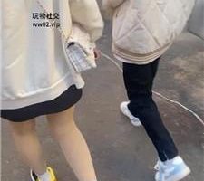 【精神小妹】开发学生素人车内舔鞋袜脚【完整版】JS241028-4