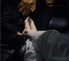 【诗诗】车内玉足恋足舔 JS241120-12