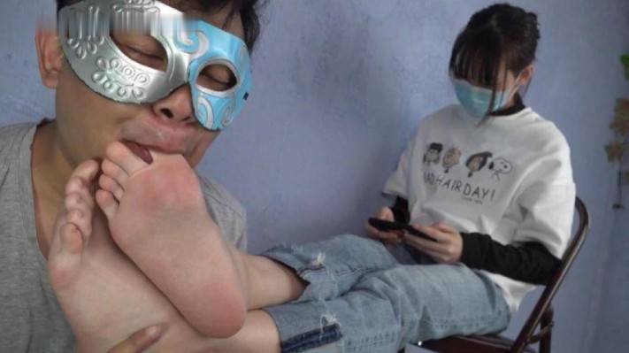 【南国原创】实习老师小韵S美脚崇拜，舔白嫩大脚丫! 凉拖原味汗脚 YC-241118-2