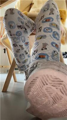 【潇潇大人】无意识-桌底视角-踩踏食物 JS241128-53