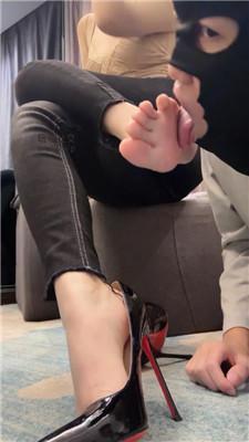 【小x大王】沉浸式-高跟玉足踩虐脚下奴 bf47659
