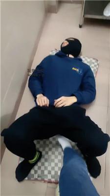 【奇了怪了】白袜脚踩踏踢踹/舔脏鞋 JS241202-49