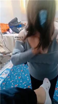 【伪娘和人妻】跪舔棉袜脚/戒尺虐打/喝圣水 JS241207-3